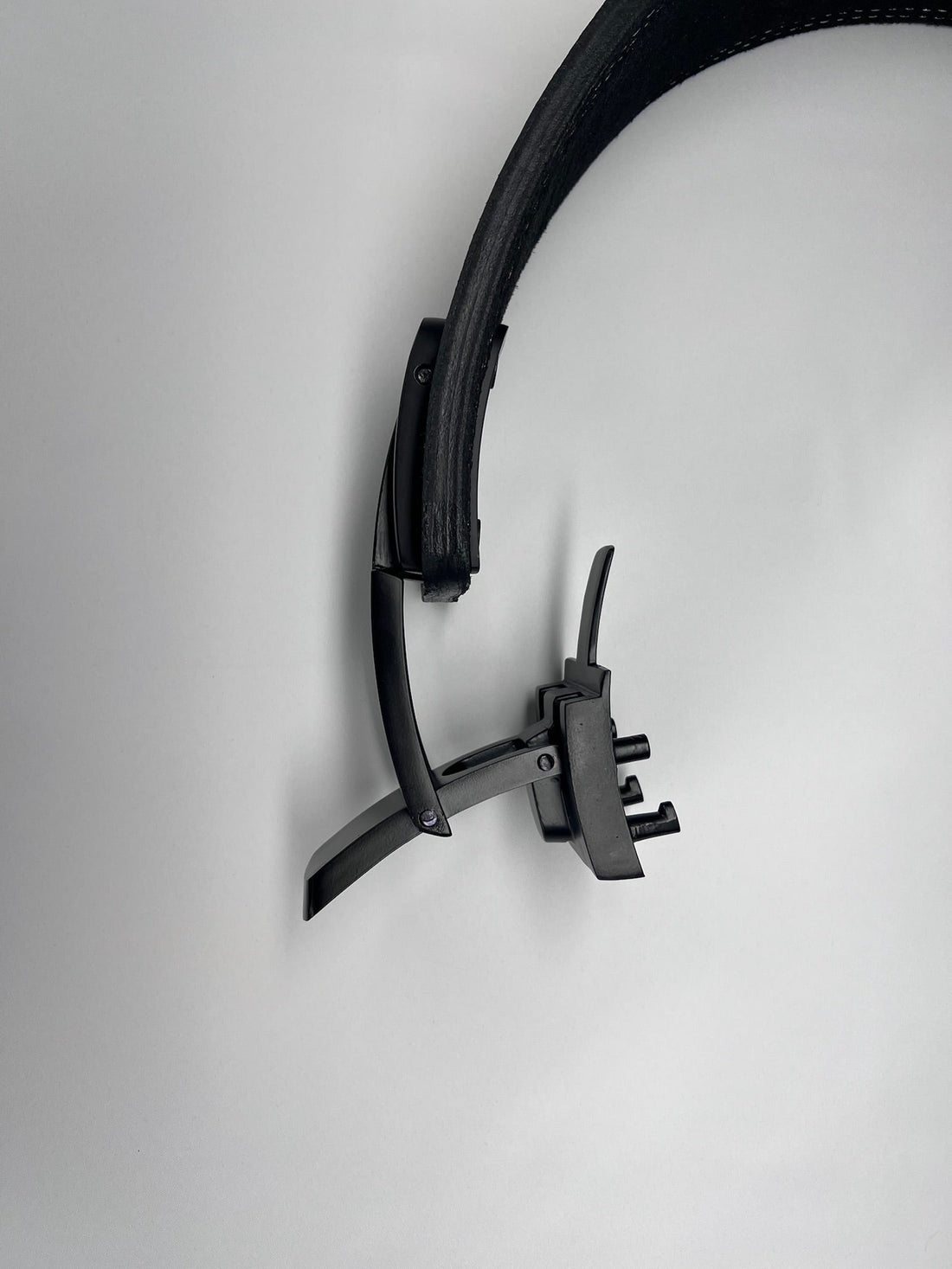 Lever vs Prong - Which Belt is Right For You?